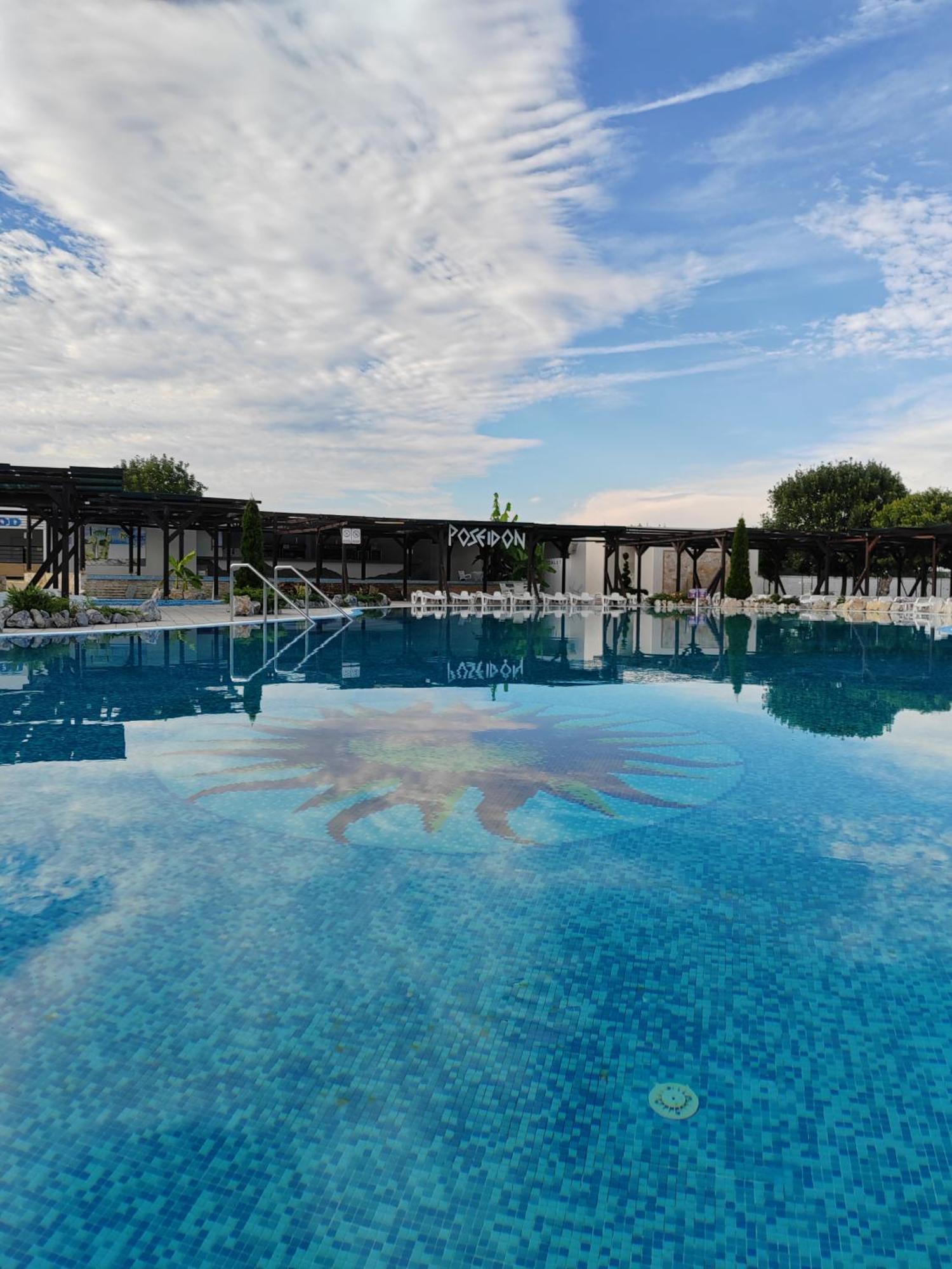 Aparthotel "Poseidon" Centar Stari Banovci Exterior foto
