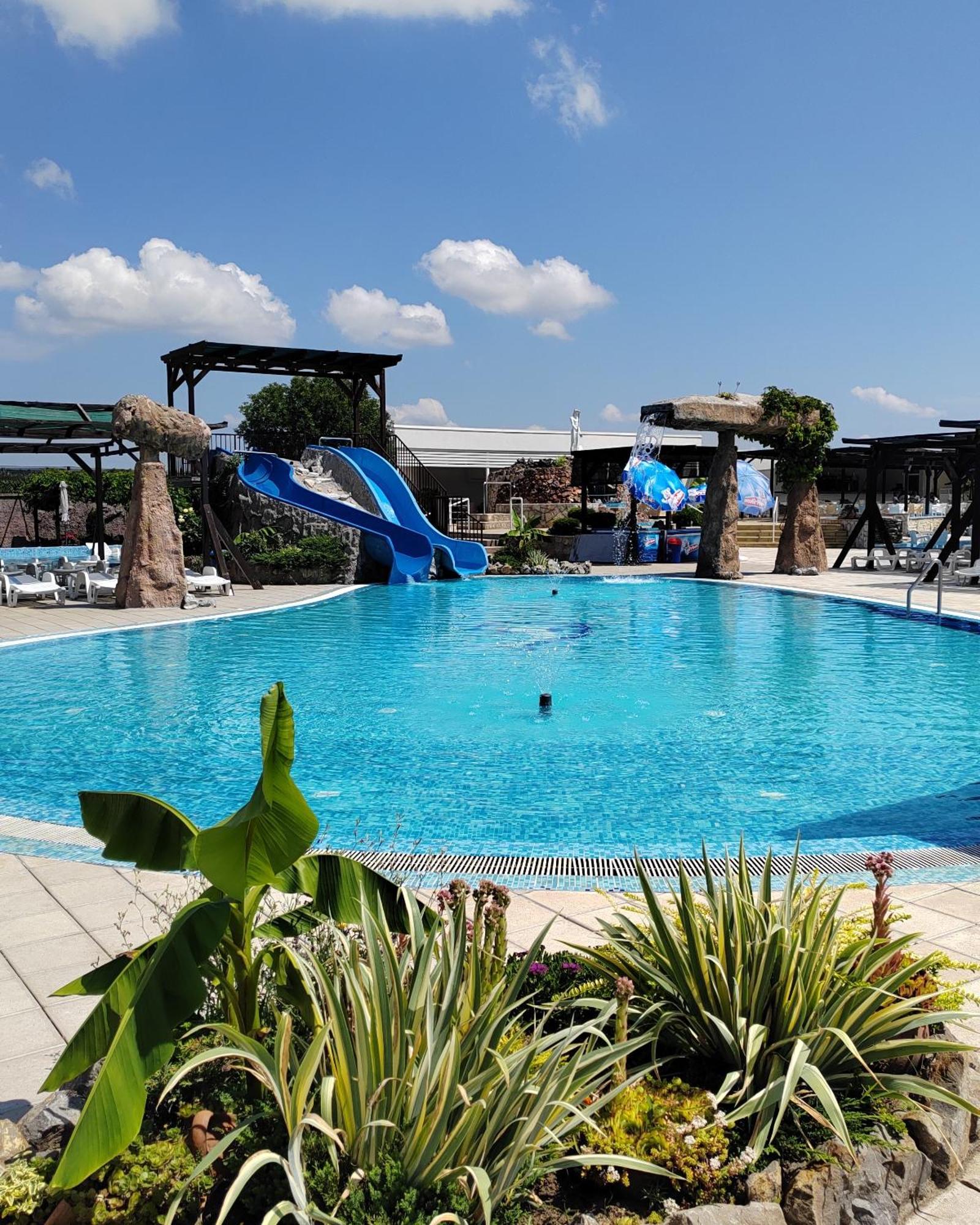 Aparthotel "Poseidon" Centar Stari Banovci Exterior foto
