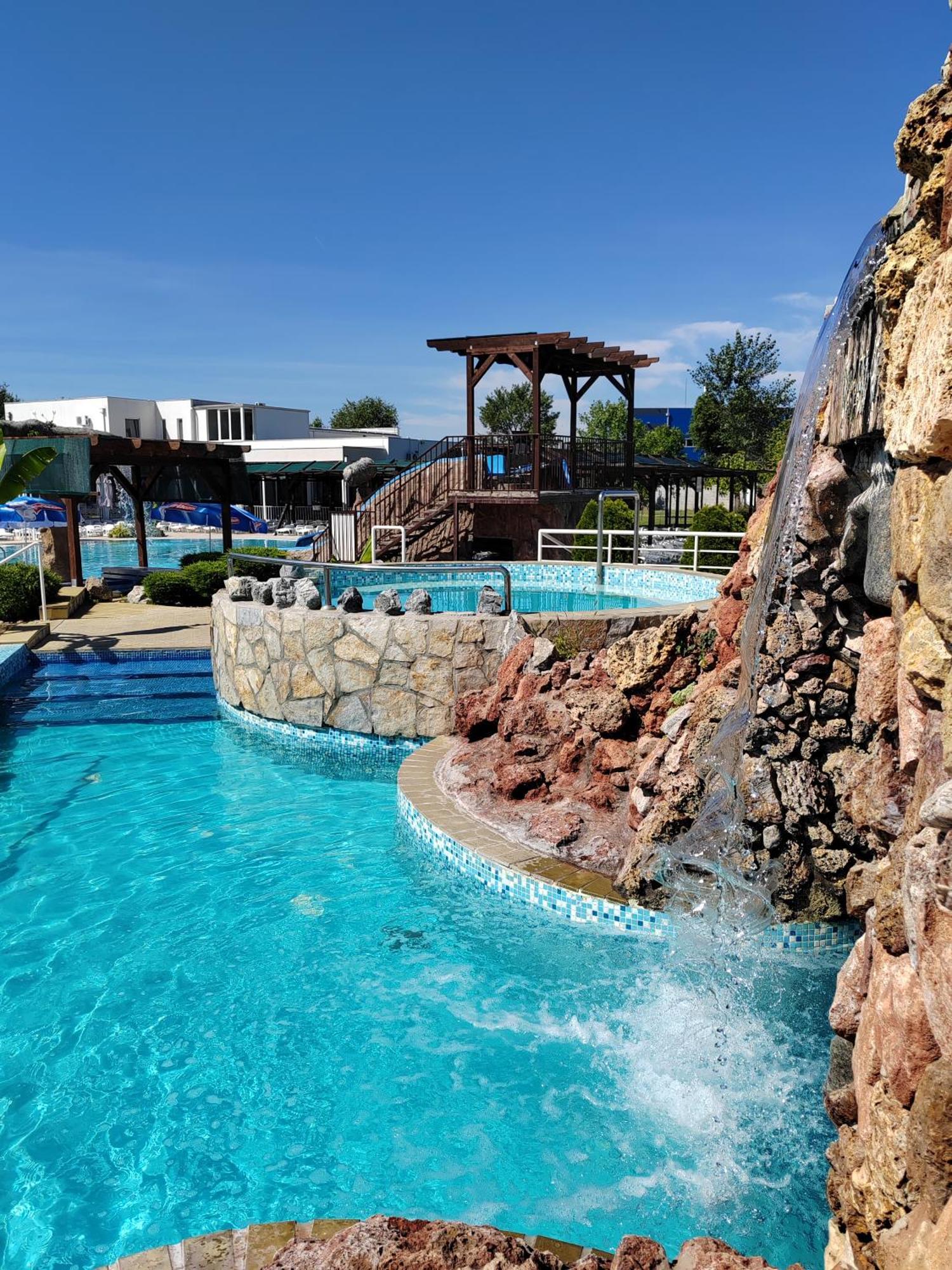 Aparthotel "Poseidon" Centar Stari Banovci Exterior foto