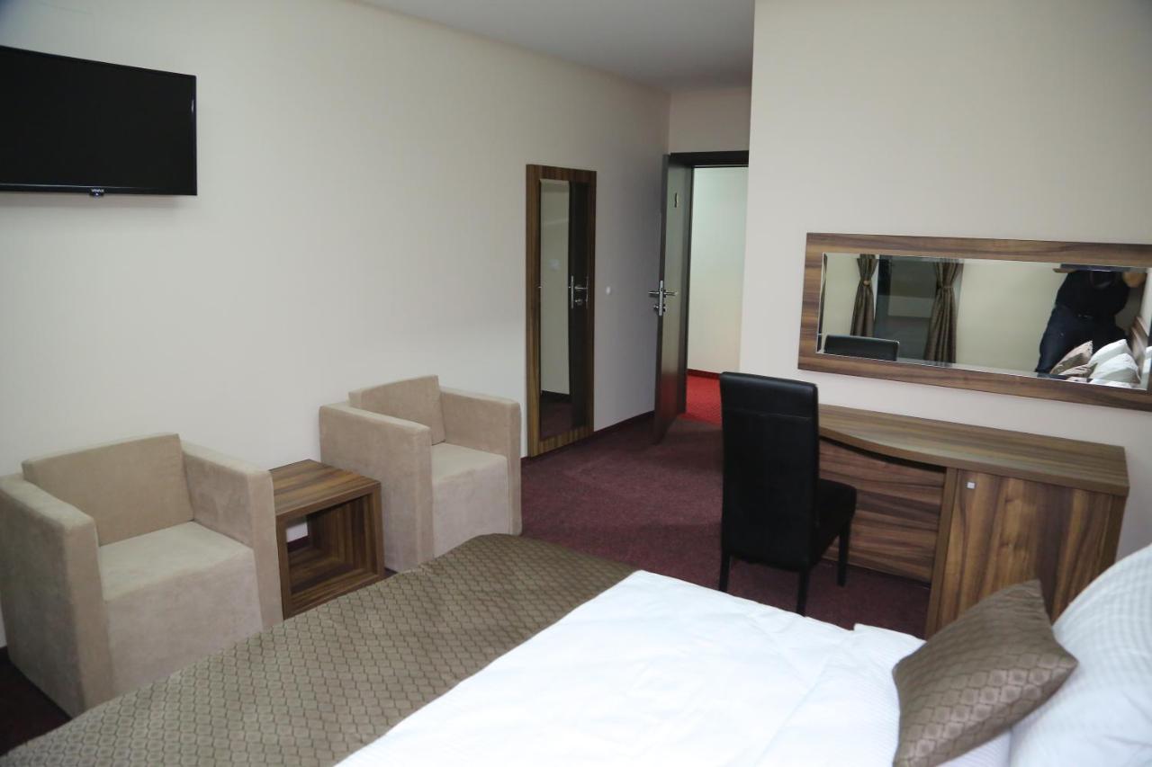 Aparthotel "Poseidon" Centar Stari Banovci Exterior foto