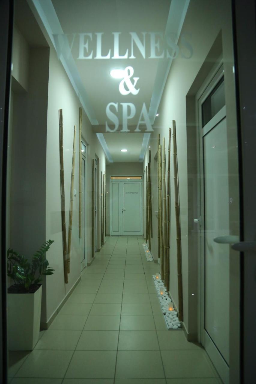 Aparthotel "Poseidon" Centar Stari Banovci Exterior foto