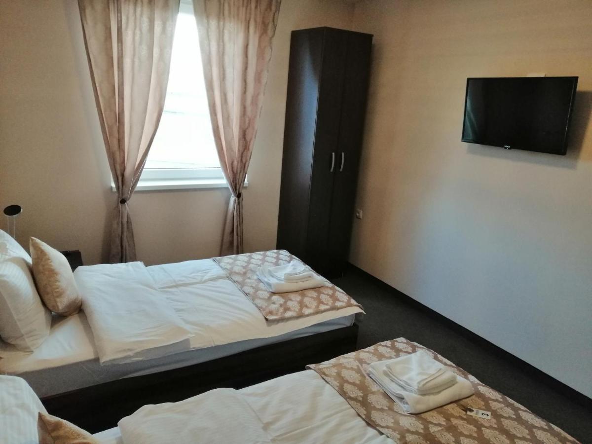 Aparthotel "Poseidon" Centar Stari Banovci Exterior foto